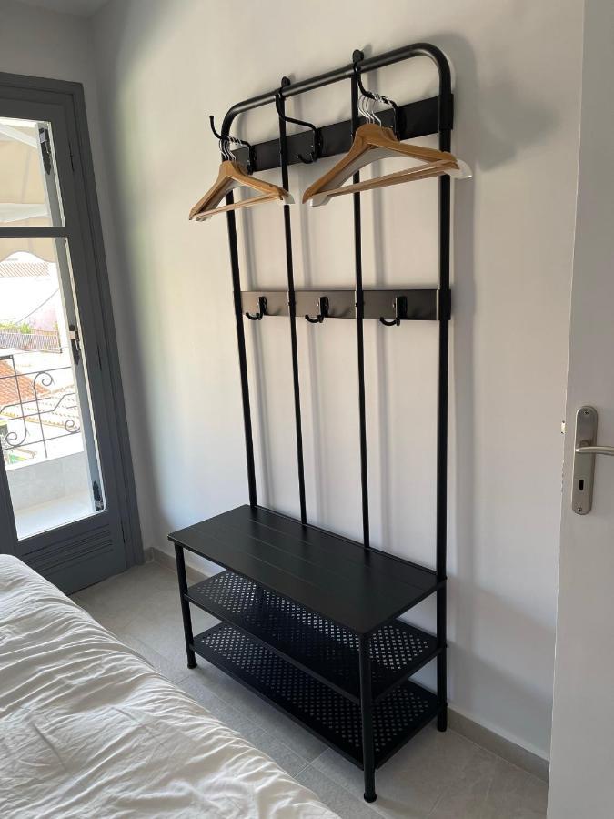 Axs First Floor Apartment Aegina Town Exteriör bild